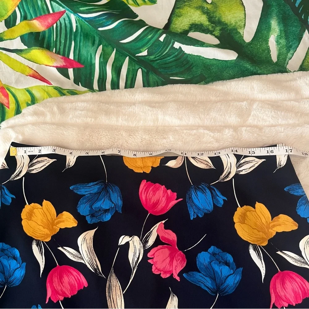 Ann Taylor Factory 12 Blue Yellow Pink Tulip Straight Office Work Church Skirt - Picture 4 of 8